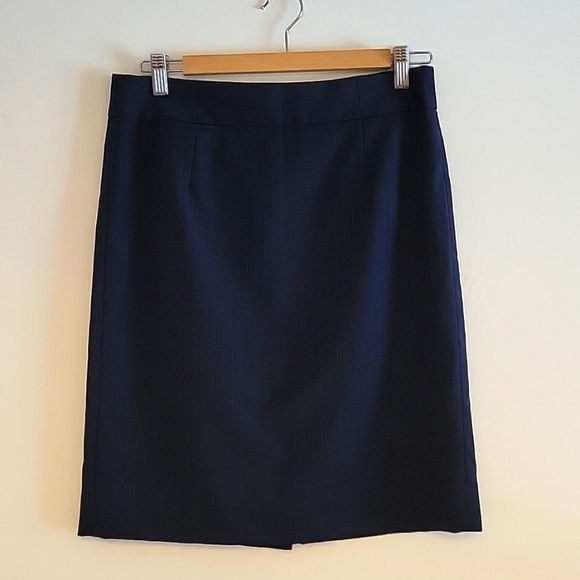 CLOSET CLEAROUT | J Crew Factory | Original Fit Pinstriped Pencil Skirt | Size 4 - Picture 2 of 7
